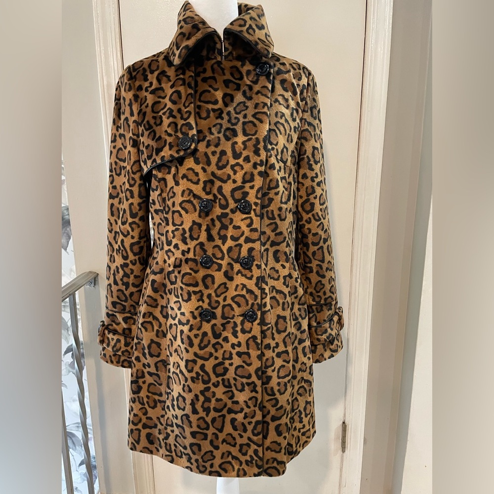 Betsey Johnson leopard coat size medium